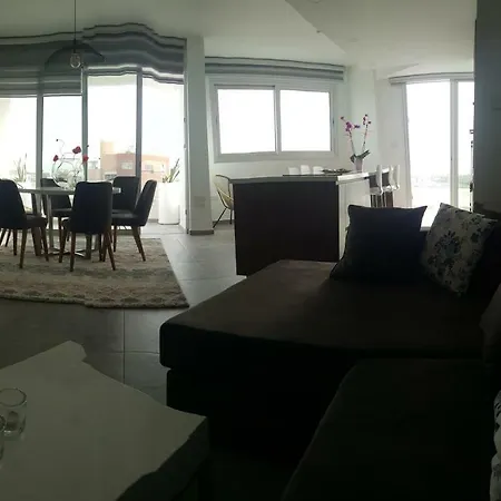 Luxury Comfort4 דירה *